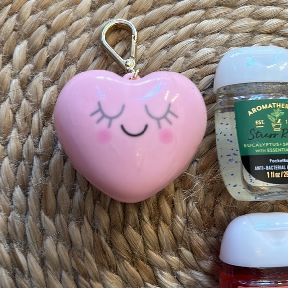 Bath & Body Works Bundle w/ Holder & 8 Hand Sanitizers - Picture 2 of 3